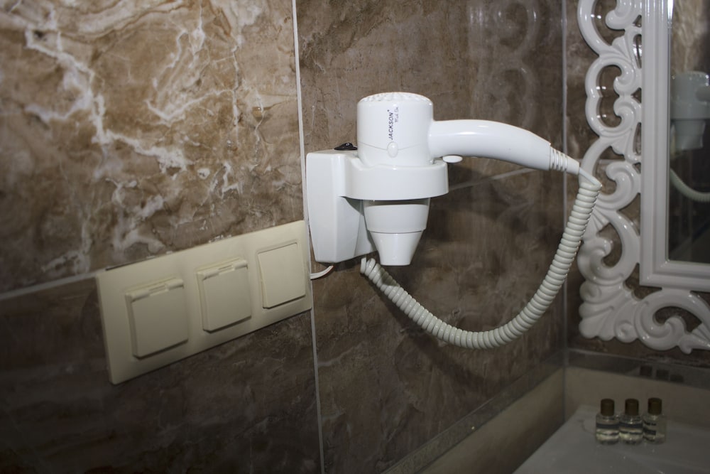 Bathroom amenities