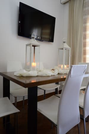 thumbnail: In-room dining