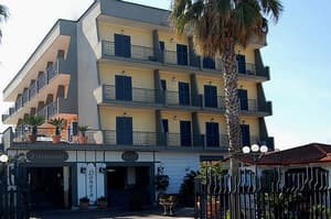 thumbnail: Exterior