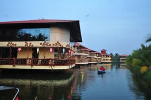 thumbnail: Exterior detail