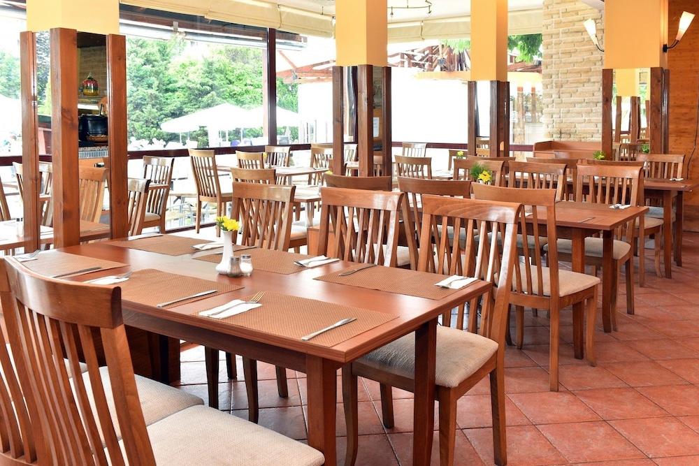 Restaurant-cafeteria