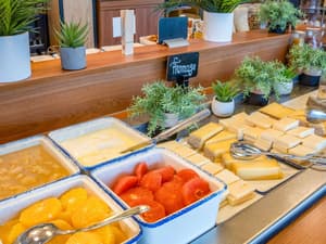 thumbnail: Breakfast area