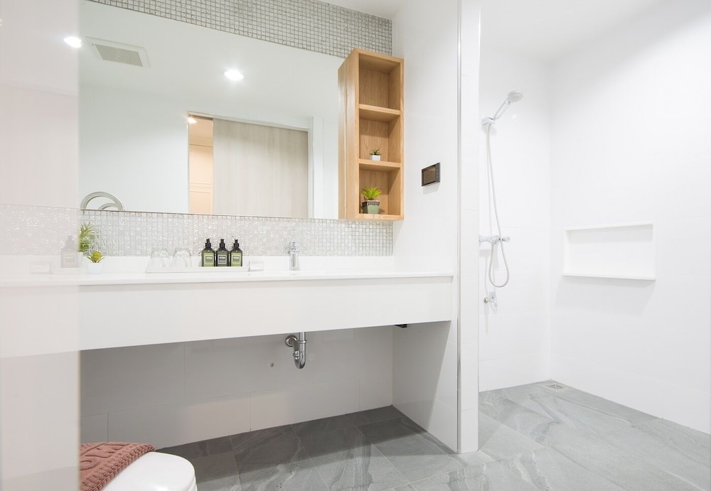Bathroom shower