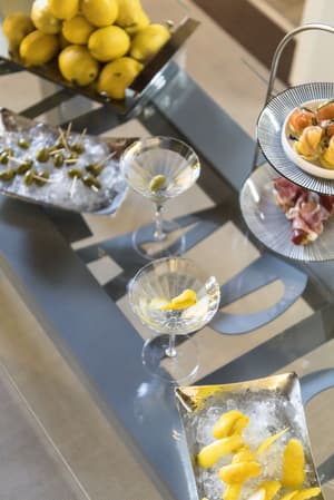 thumbnail: Bar (on property)