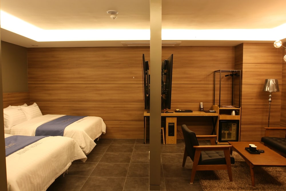 Swimming pool-spa