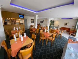 thumbnail: Restaurant