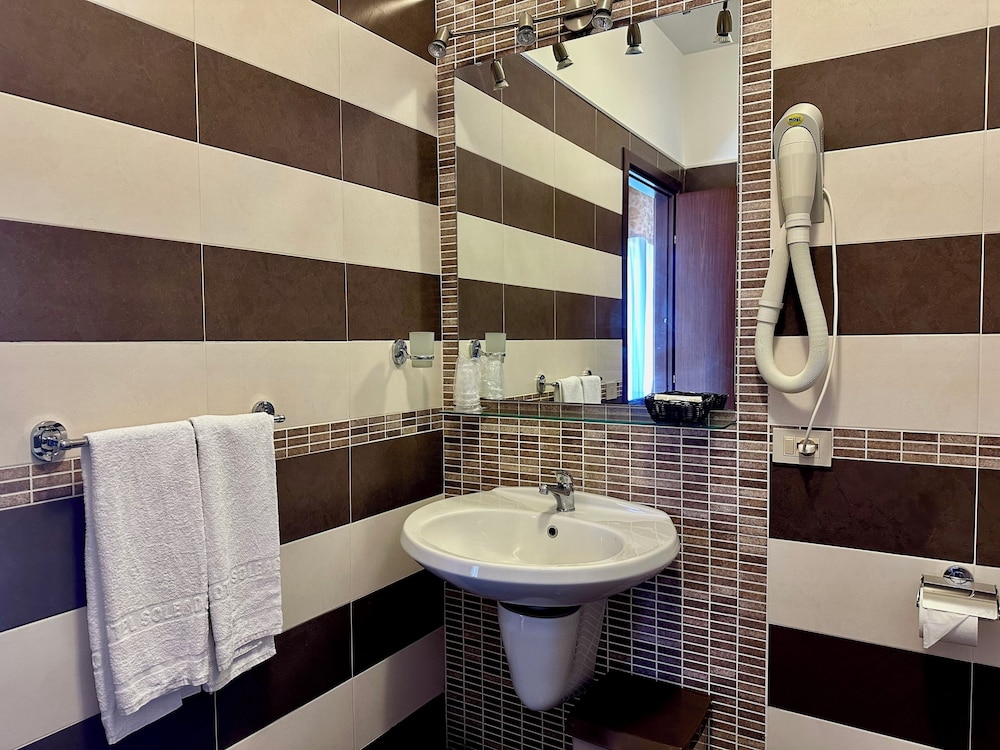 Bathroom sink