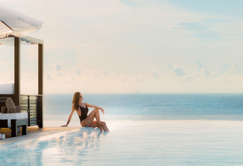Infinity pool