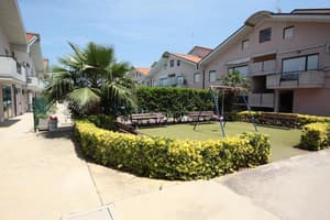 thumbnail: Exterior