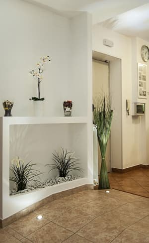 thumbnail: Interior entrance