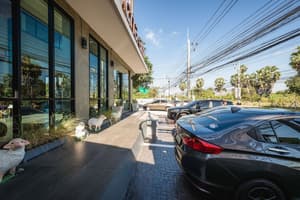 thumbnail: Front of property