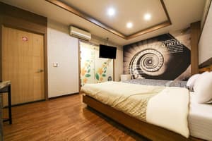 thumbnail: Room