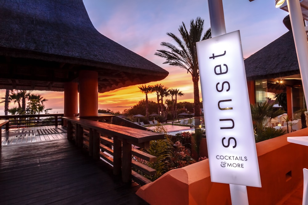 Poolside bar