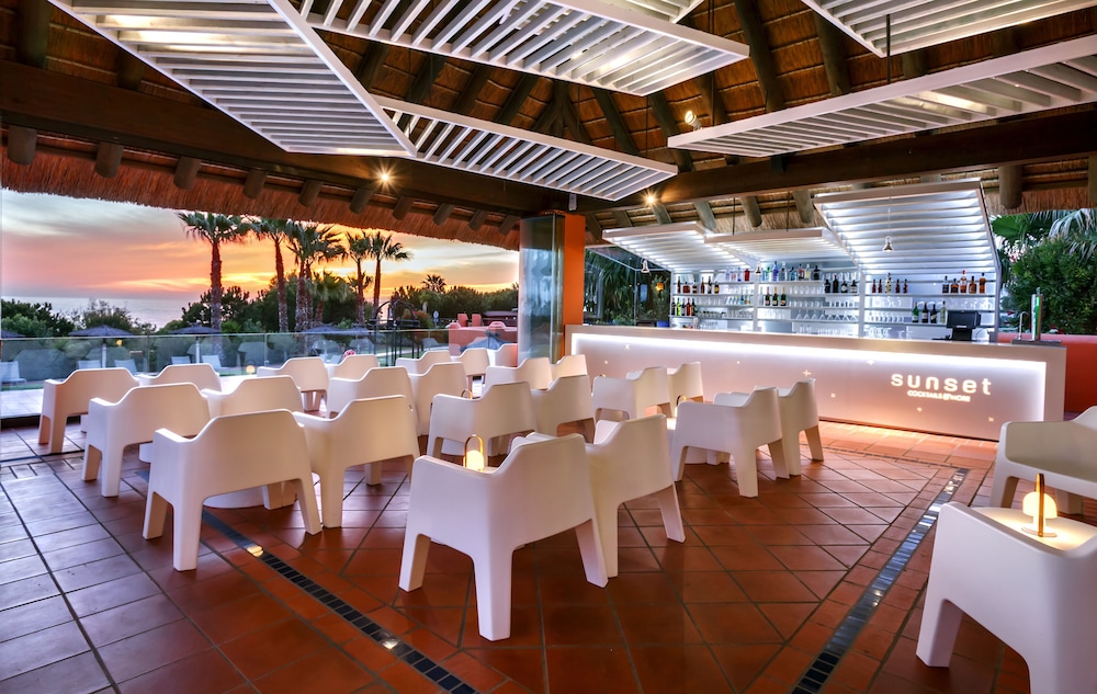 Poolside bar