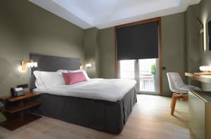 thumbnail: In-room dining