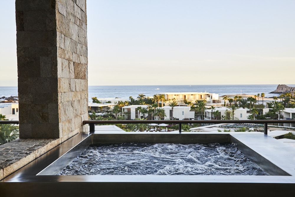 Jetted tub