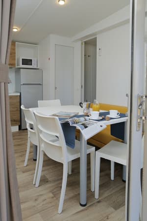 thumbnail: Breakfast area