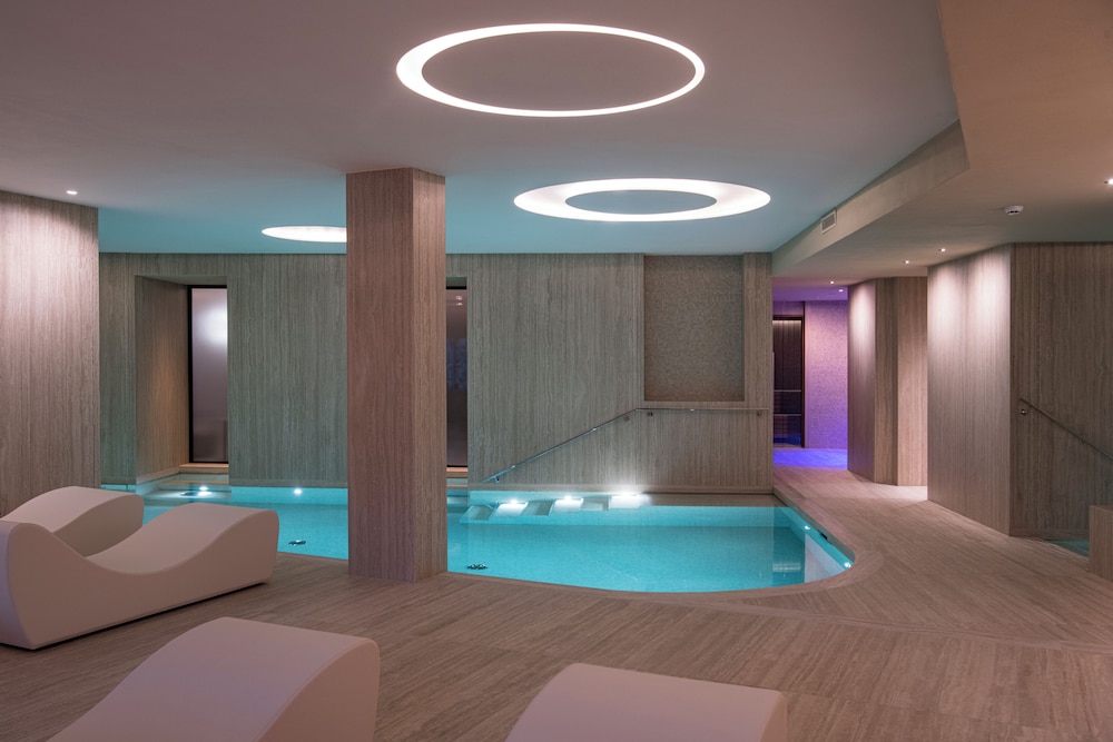 Swimming pool-spa