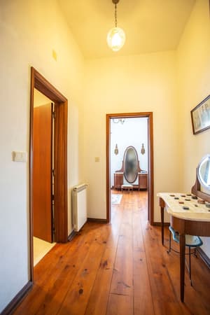 thumbnail: Interior detail