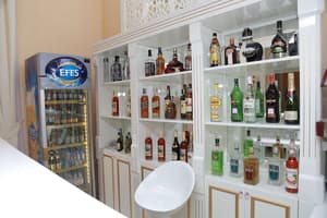 thumbnail: Bar (on property)