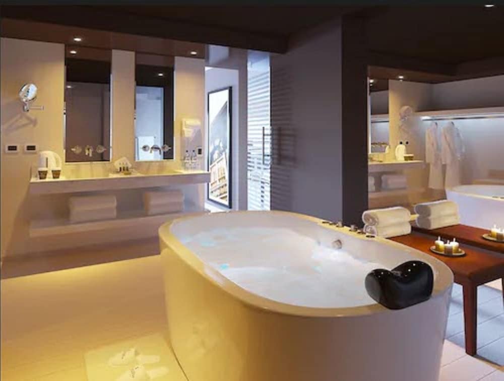 Swimming pool-spa