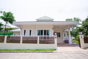 thumbnail: Front of property