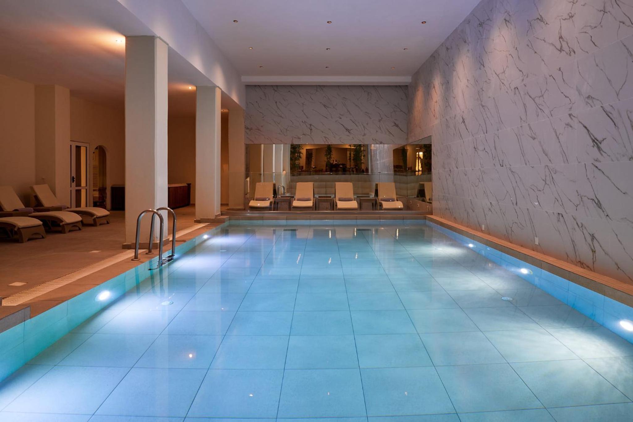 Swimming pool-spa