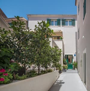 thumbnail: Property entrance