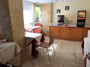 thumbnail: Breakfast area