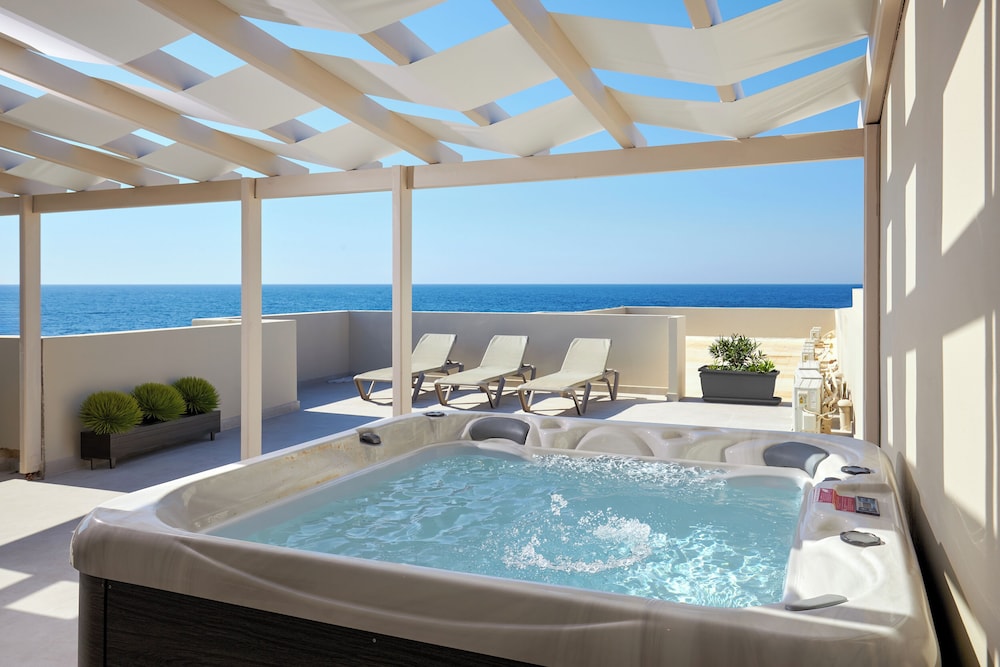Private spa tub