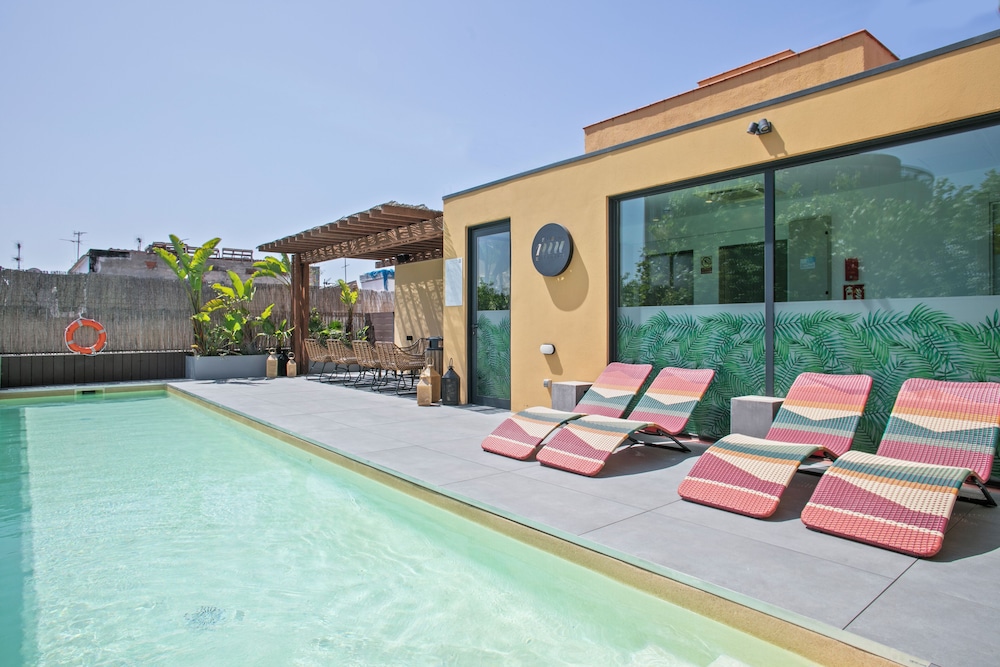 Rooftop pool