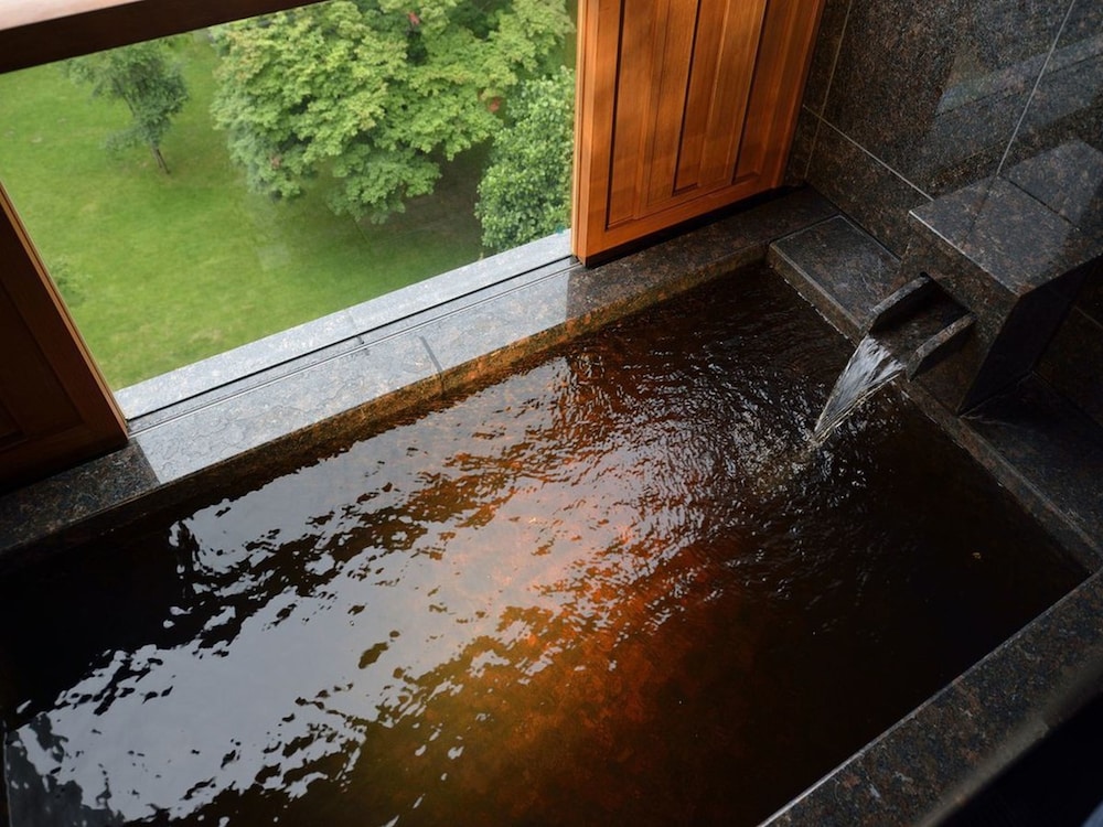 Private spa tub