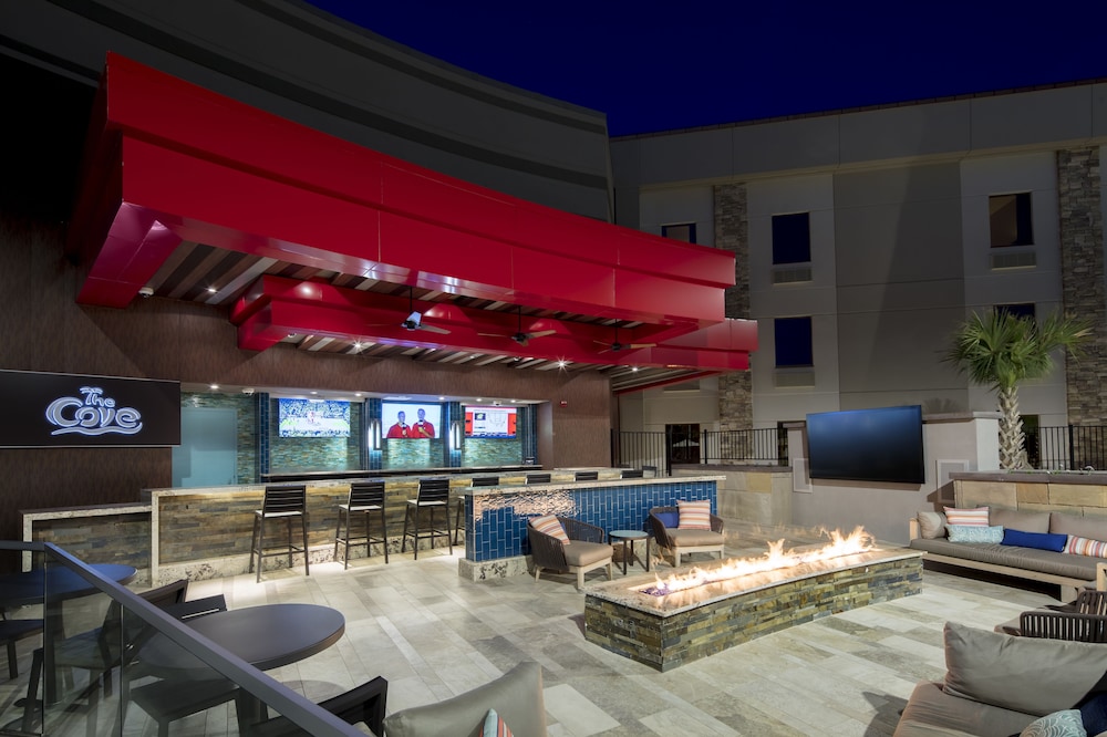 Poolside bar