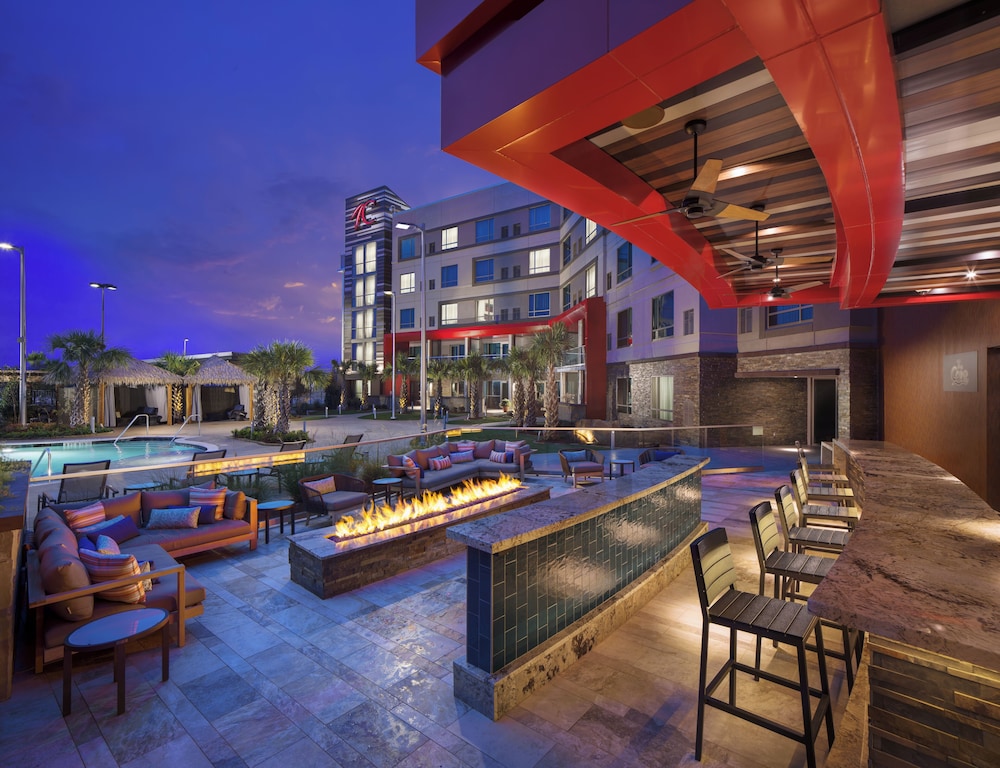 Poolside bar