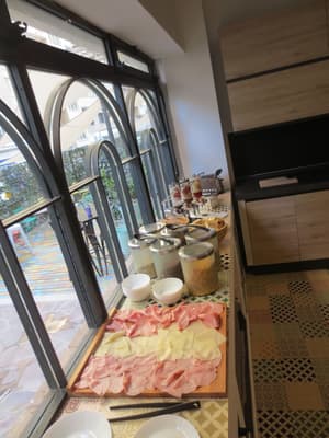 thumbnail: Breakfast area