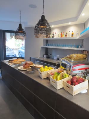 thumbnail: Breakfast area