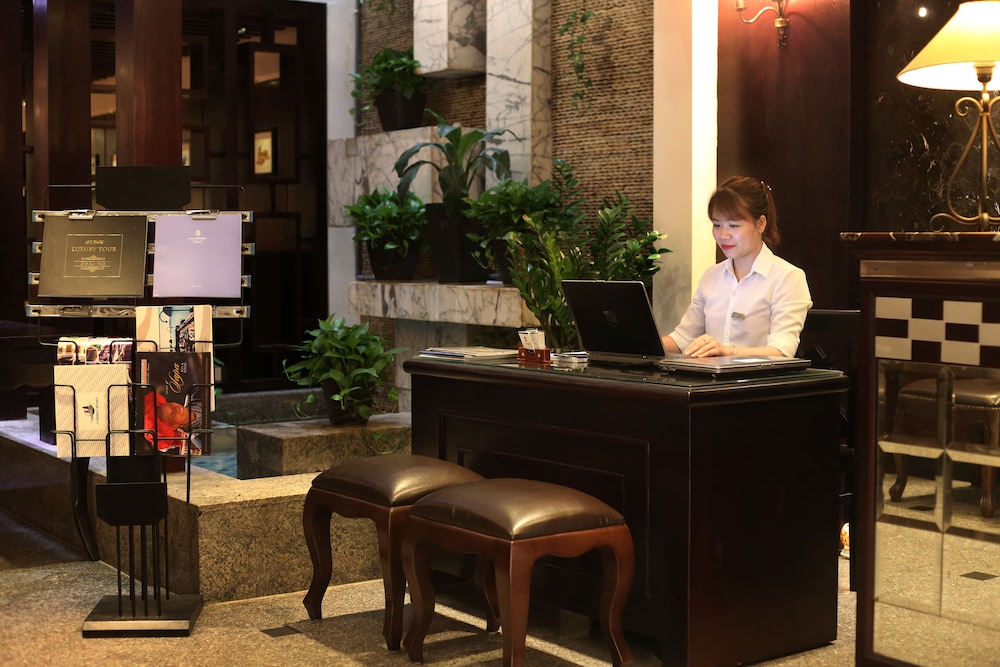 Concierge desk