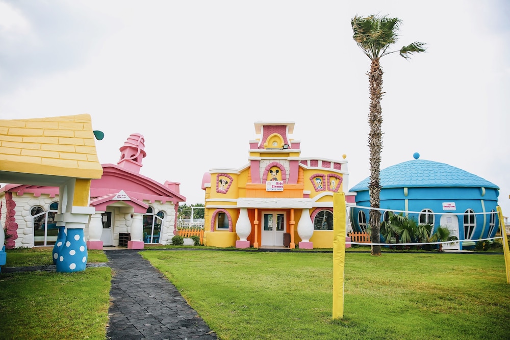 Children's play area - outdoor