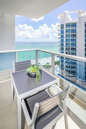 thumbnail: Balcony view