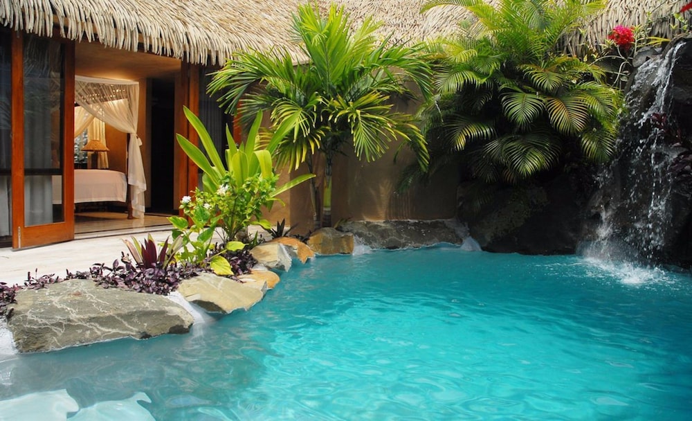 Pool waterfall
