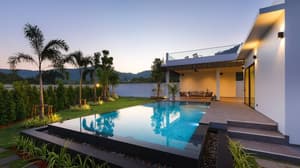 thumbnail: Front of property