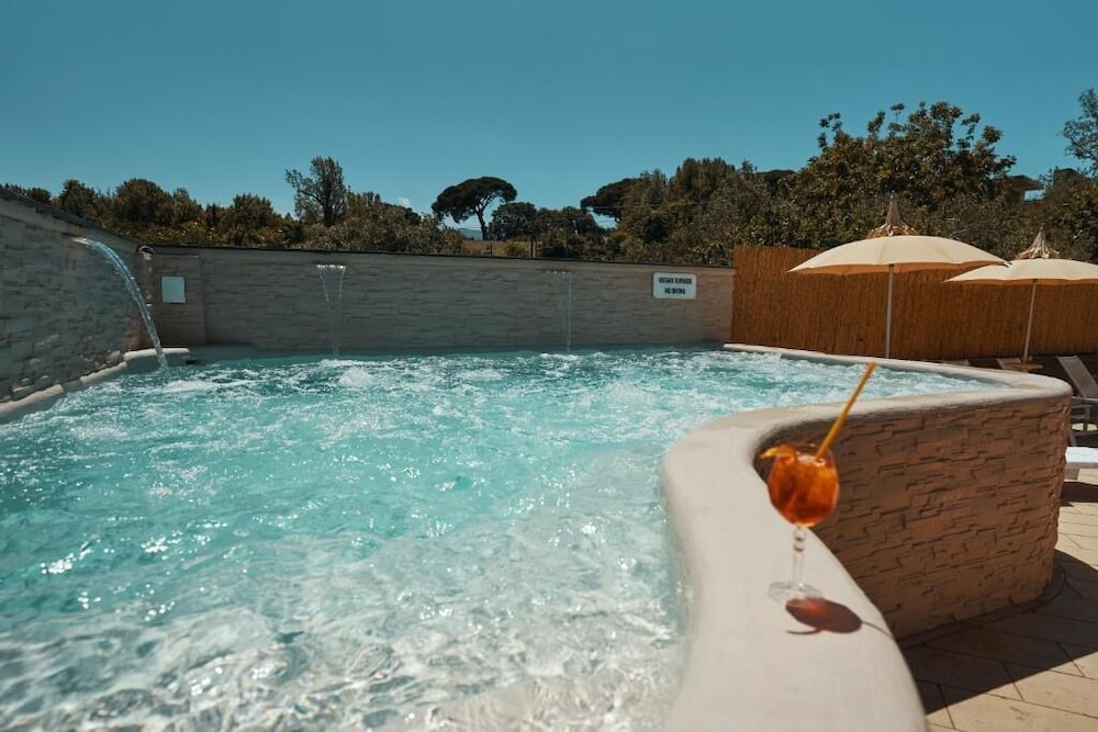 Pool waterfall