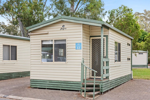 Standard 1BR Cabin (1121)