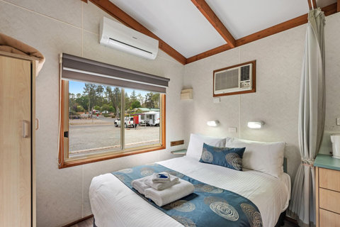 Standard 1BR Cabin (1121) - Room