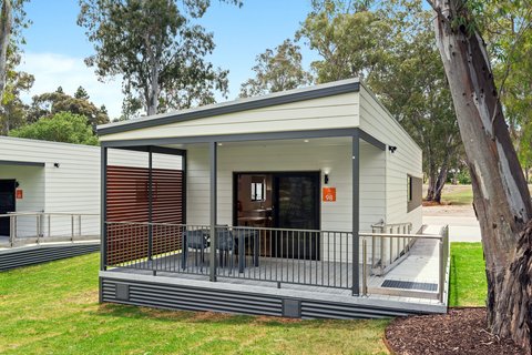 Deluxe 2 Bedroom Accessible Cabin - Sleeps 4