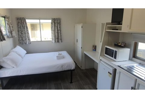 Barossa Economy No ensuite Cabin_Bed