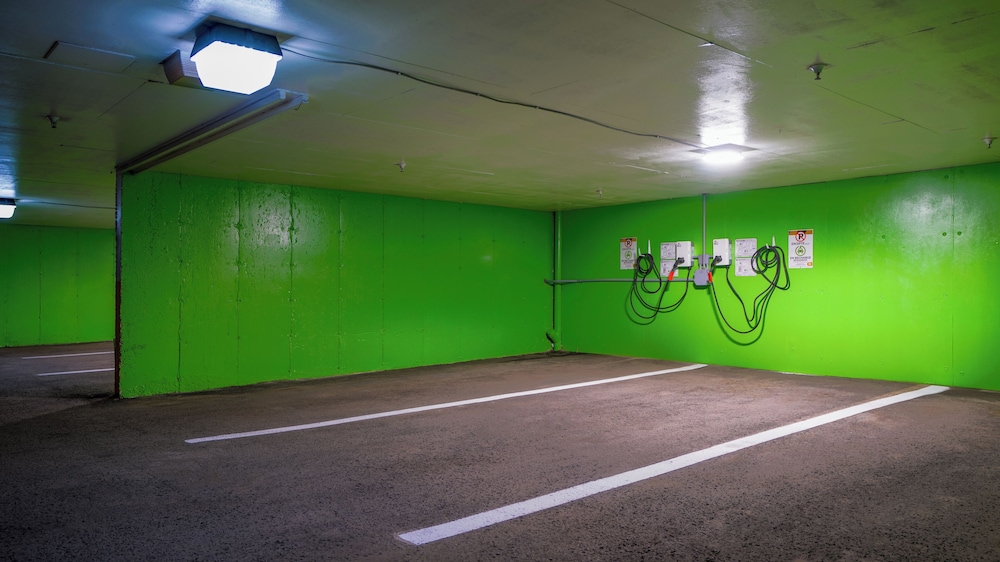 Electric vehicle charging station
