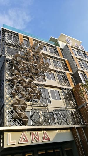 thumbnail: Exterior detail