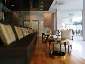 thumbnail: Lobby sitting area