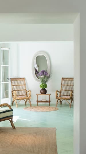 thumbnail: Lobby sitting area